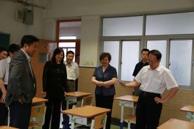 2013年6月6日，北京市副市长苟仲文来www.lbj222.com
检查指导高考务考工作