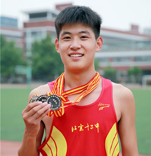 2014年全国中学生田径锦标赛1500米和5000米银牌获得者张宇峥